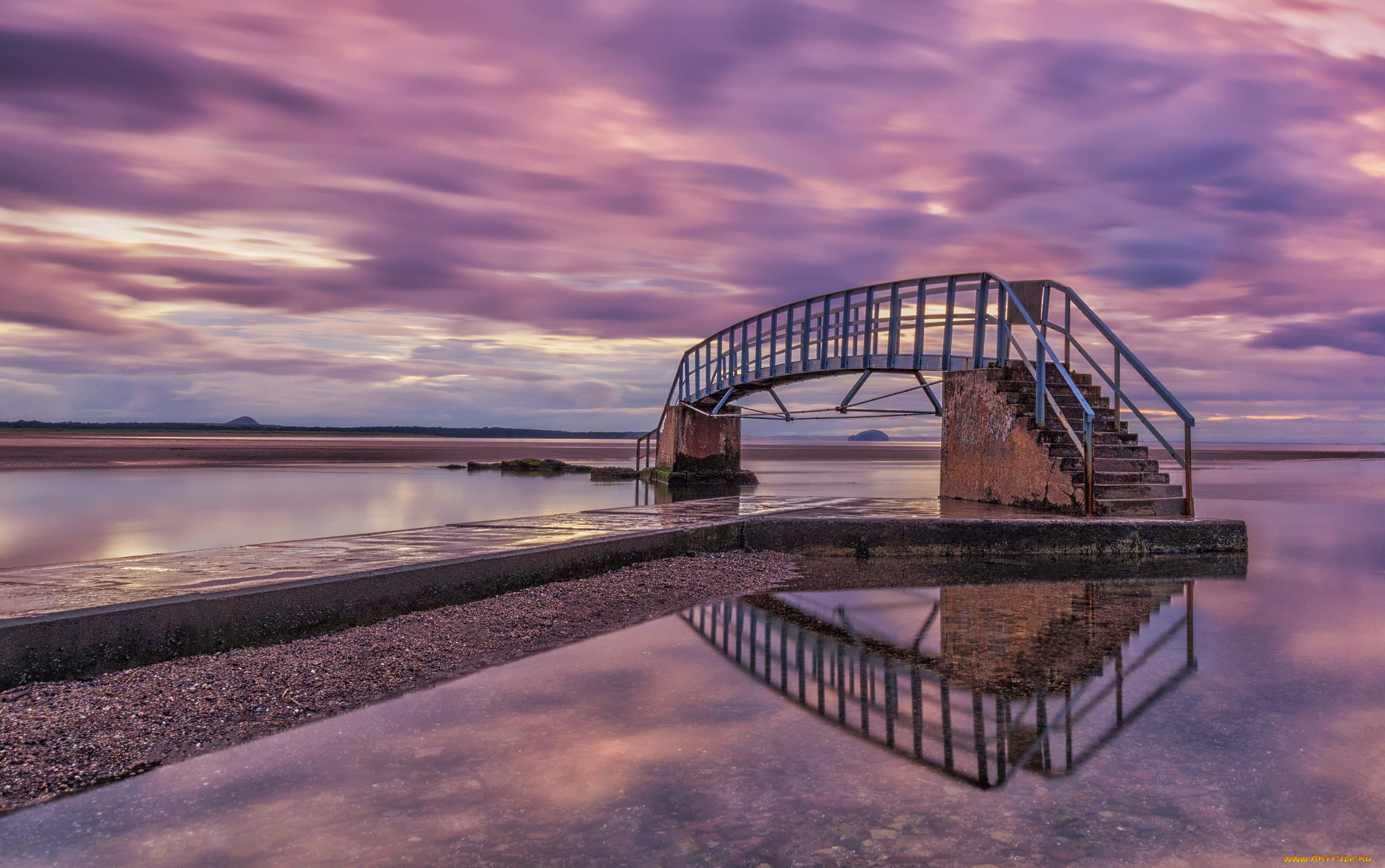 Мост в никуда. Мост Белхейвен Шотланди. Бесконечный мост в Дании. Два берега и мост.